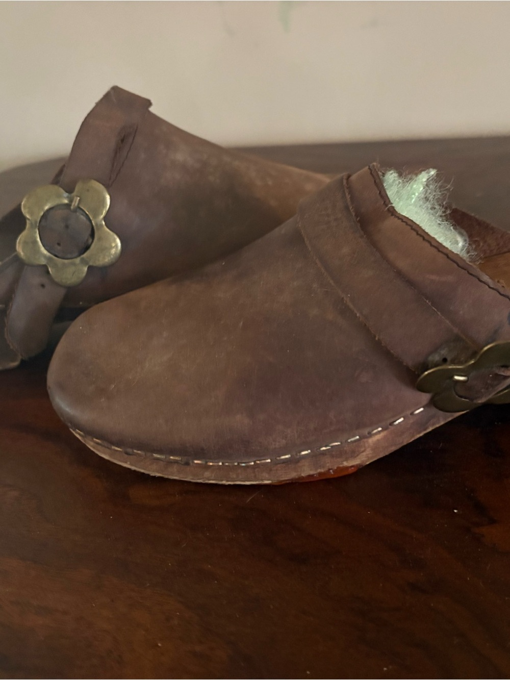 Vintage wild pair leather Clogs with Flower Accent